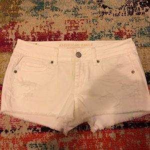 Size 8 White American Eagle Shorts